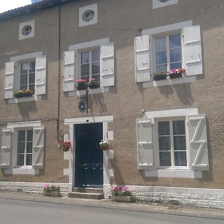 Bed and Breakfast Vingt Grand Rue Champagne-Mouton Exteriér fotografie