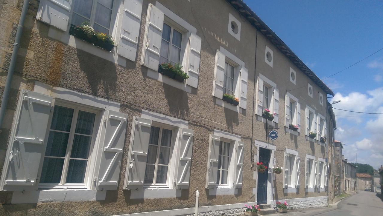 Bed and Breakfast Vingt Grand Rue Champagne-Mouton Exteriér fotografie