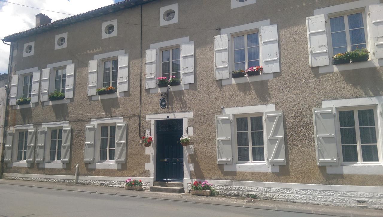 Bed and Breakfast Vingt Grand Rue Champagne-Mouton Exteriér fotografie
